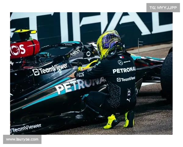 汉密尔顿刷新F1日本站排位赛纪录再创辉煌成就 汉密尔顿刷新F1日本站排位赛纪录再创辉煌成就