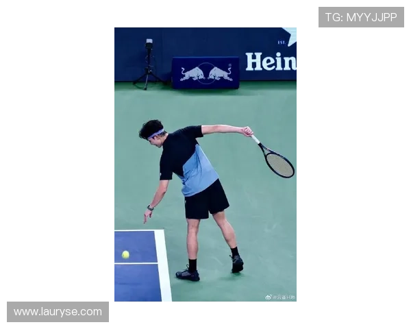 吴尊重返赛场投身网球世界 全新挑战引发热烈关注